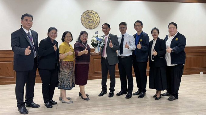 ต้อนรับรองอธิบดี